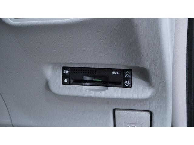 プリウス S LEDエディション 禁煙車 純正ナビ フルセグTV CD/DVD再生 バックカメラ ビルトインETC スマートキー プッシュスタート クルーズコントロール LEDヘッドライト ヘッドライトウォッシャー 革巻きハンドル(11枚目)