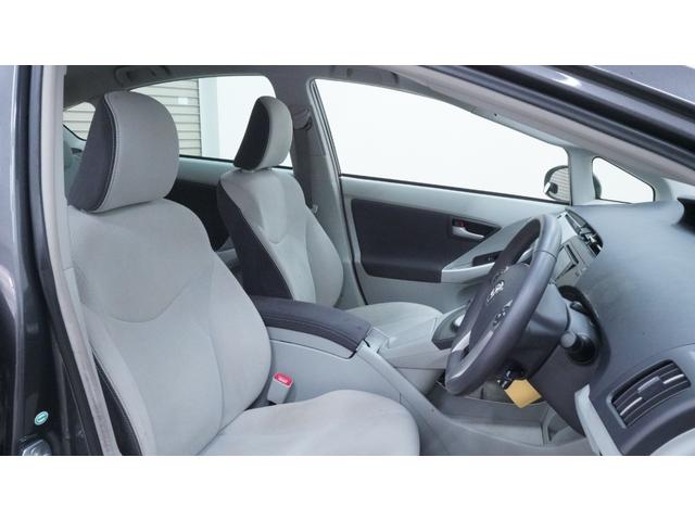 プリウス S LEDエディション 禁煙車 純正ナビ フルセグTV CD/DVD再生 バックカメラ ビルトインETC スマートキー プッシュスタート クルーズコントロール LEDヘッドライト ヘッドライトウォッシャー 革巻きハンドル(13枚目)