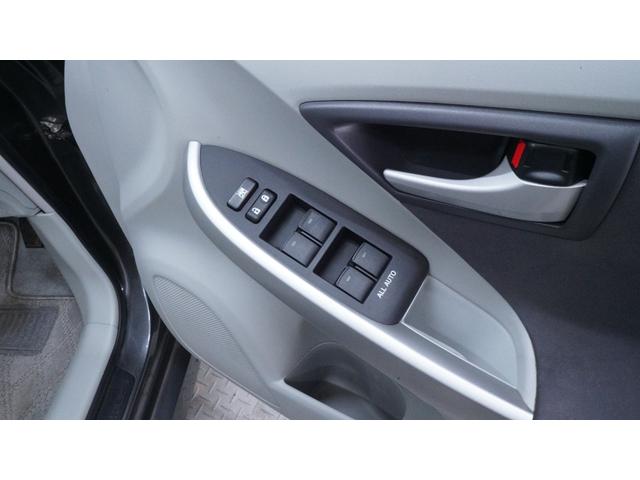 プリウス S LEDエディション 禁煙車 純正ナビ フルセグTV CD/DVD再生 バックカメラ ビルトインETC スマートキー プッシュスタート クルーズコントロール LEDヘッドライト ヘッドライトウォッシャー 革巻きハンドル(14枚目)