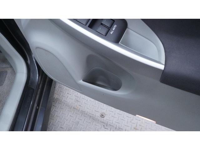 プリウス S LEDエディション 禁煙車 純正ナビ フルセグTV CD/DVD再生 バックカメラ ビルトインETC スマートキー プッシュスタート クルーズコントロール LEDヘッドライト ヘッドライトウォッシャー 革巻きハンドル(15枚目)