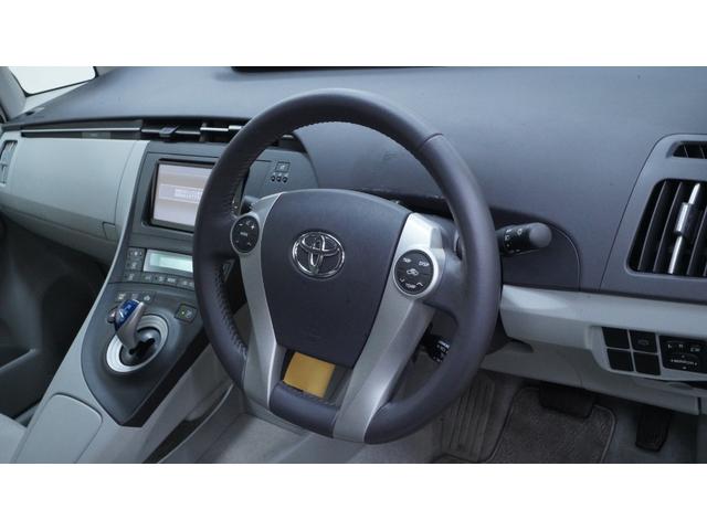 プリウス S LEDエディション 禁煙車 純正ナビ フルセグTV CD/DVD再生 バックカメラ ビルトインETC スマートキー プッシュスタート クルーズコントロール LEDヘッドライト ヘッドライトウォッシャー 革巻きハンドル(18枚目)