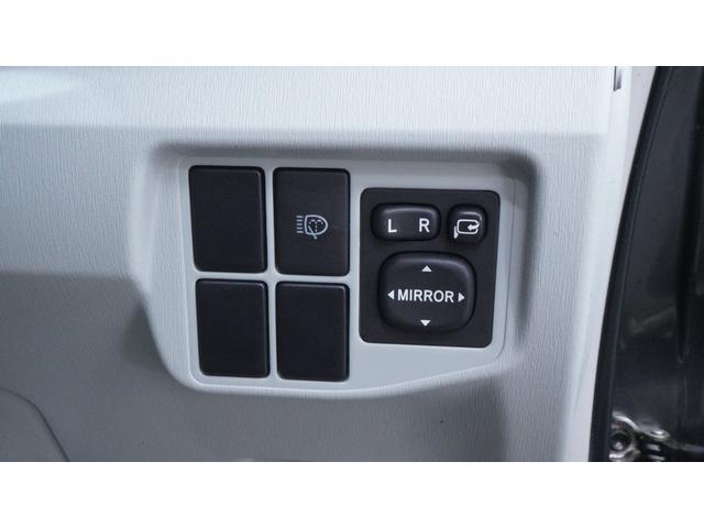 プリウス S LEDエディション 禁煙車 純正ナビ フルセグTV CD/DVD再生 バックカメラ ビルトインETC スマートキー プッシュスタート クルーズコントロール LEDヘッドライト ヘッドライトウォッシャー 革巻きハンドル(20枚目)