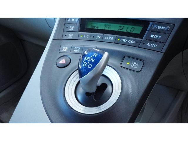 プリウス S LEDエディション 禁煙車 純正ナビ フルセグTV CD/DVD再生 バックカメラ ビルトインETC スマートキー プッシュスタート クルーズコントロール LEDヘッドライト ヘッドライトウォッシャー 革巻きハンドル(28枚目)