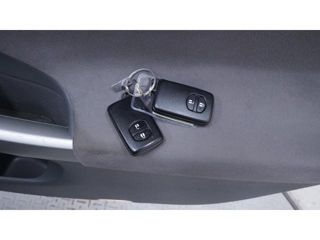 プリウス S 純正ナビ ワンセグTV CD再生 バックカメラ スマートキー プッシュスタート カーテンエアバック&サイドエアバック AUTOライト HIDヘッドライト AUTOエアコン ステアリングスイッチ(11枚目)