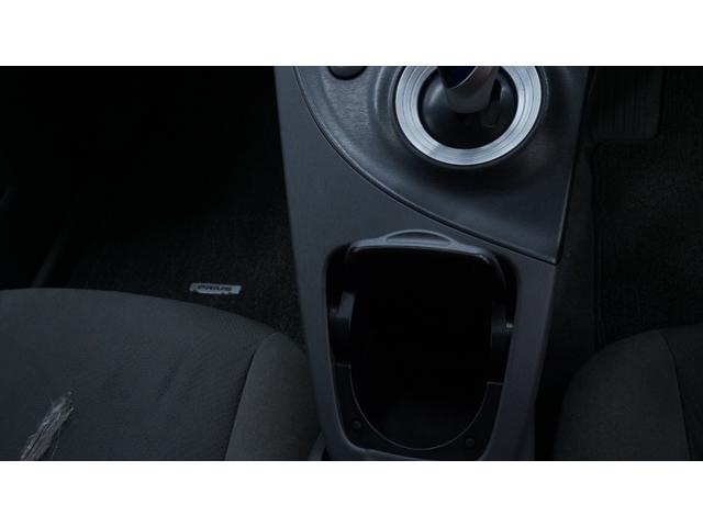 プリウス S 純正ナビ ワンセグTV CD再生 バックカメラ スマートキー プッシュスタート カーテンエアバック&サイドエアバック AUTOライト HIDヘッドライト AUTOエアコン ステアリングスイッチ(19枚目)