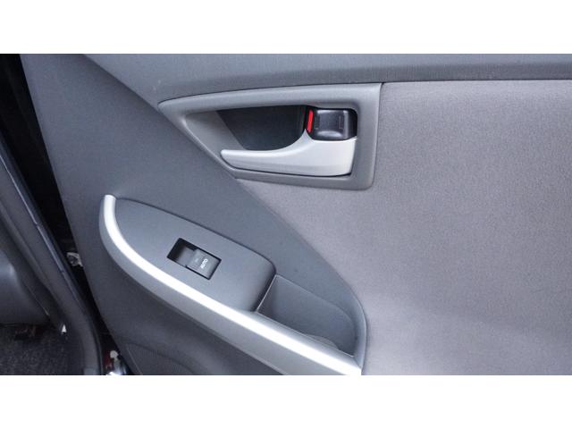 プリウス S 純正ナビ ワンセグTV CD再生 バックカメラ スマートキー プッシュスタート カーテンエアバック&サイドエアバック AUTOライト HIDヘッドライト AUTOエアコン ステアリングスイッチ(31枚目)