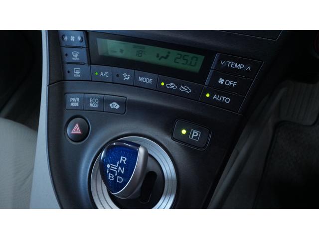 プリウス Sツーリングセレクション スマートキー プッシュスタート チルトステアリング シートリフター カーテンエアバック&サイドエアバック LEDヘッドライト AUTOライト AUTOエアコン フォグライト ビルトインETC(19枚目)