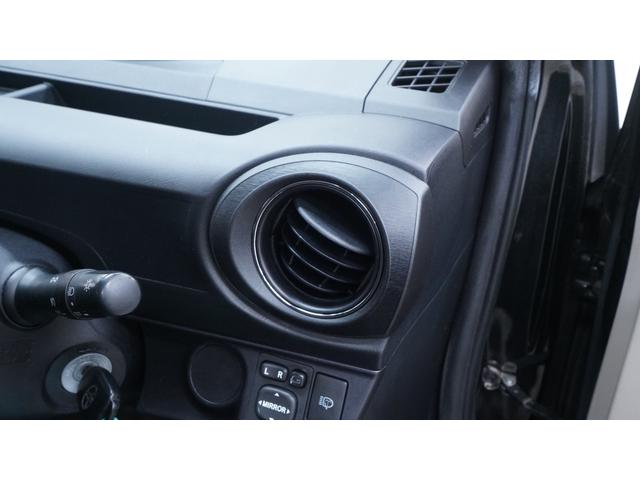 アクア Ｇ　禁煙車　純正ナビ　フルセグＴＶ　バックカメラ　Ｂｌｕｅｔｏｏｔｈ対応　キーレス　ステアリングスイッチ　ＬＥＤヘッドライト　ＡＵＴＯエアコン　電動格納ドアミラーウィンカー　Ｇグレード専用内装カラー（20枚目）