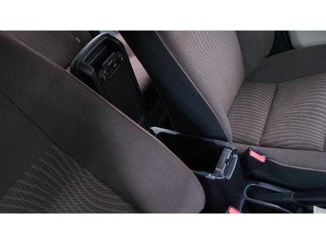 アクア Ｇ　禁煙車　純正ナビ　フルセグＴＶ　バックカメラ　Ｂｌｕｅｔｏｏｔｈ対応　キーレス　ステアリングスイッチ　ＬＥＤヘッドライト　ＡＵＴＯエアコン　電動格納ドアミラーウィンカー　Ｇグレード専用内装カラー（24枚目）