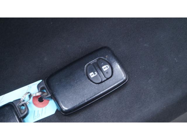 プリウス S スマートキー プッシュスタート HIDヘッドライト AUTOライト AUTOエアコン 電動格納ドアミラーウィンカー 純正アルミホイール カーテンエアバック&サイドエアバック クルーズコントロール(13枚目)