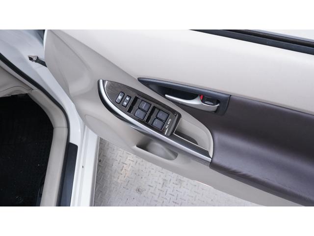 プリウス Ｓツーリングセレクション・マイコーデ　禁煙車　純正８インチＨＤＤナビ　フルセグＴＶ　ＣＤ／ＤＶＤ再生　Ｂｌｕｅｔｏｏｔｈ接続　バックカメラ　スマートキー　プッシュスタート　カーテンエアバック＆サイドエアバック　マイコーデ専用内装カラー（12枚目）