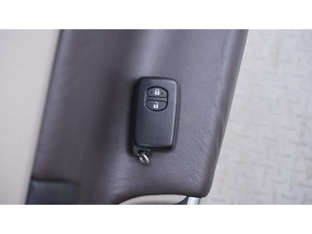 プリウス Ｓツーリングセレクション・マイコーデ　禁煙車　純正８インチＨＤＤナビ　フルセグＴＶ　ＣＤ／ＤＶＤ再生　Ｂｌｕｅｔｏｏｔｈ接続　バックカメラ　スマートキー　プッシュスタート　カーテンエアバック＆サイドエアバック　マイコーデ専用内装カラー（14枚目）