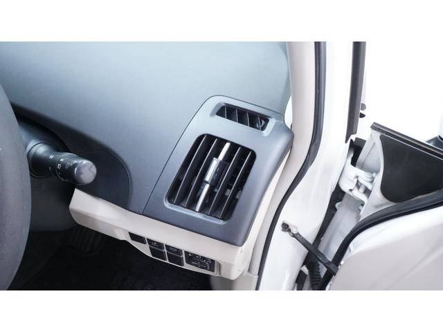 プリウス Ｓツーリングセレクション・マイコーデ　禁煙車　純正８インチＨＤＤナビ　フルセグＴＶ　ＣＤ／ＤＶＤ再生　Ｂｌｕｅｔｏｏｔｈ接続　バックカメラ　スマートキー　プッシュスタート　カーテンエアバック＆サイドエアバック　マイコーデ専用内装カラー（17枚目）