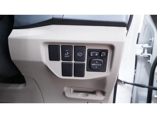 プリウス Ｓツーリングセレクション・マイコーデ　禁煙車　純正８インチＨＤＤナビ　フルセグＴＶ　ＣＤ／ＤＶＤ再生　Ｂｌｕｅｔｏｏｔｈ接続　バックカメラ　スマートキー　プッシュスタート　カーテンエアバック＆サイドエアバック　マイコーデ専用内装カラー（18枚目）