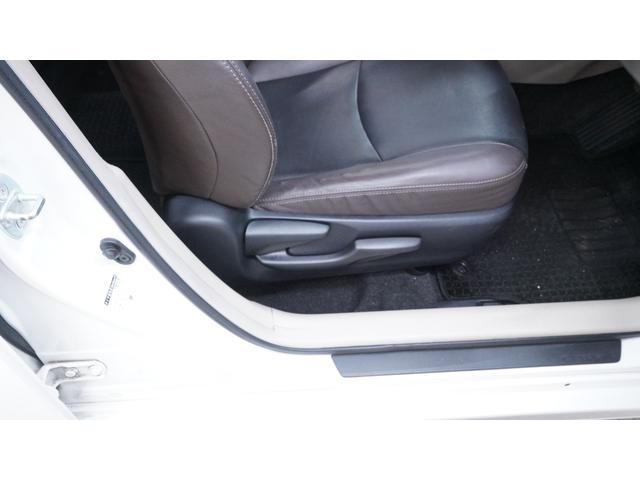 プリウス Ｓツーリングセレクション・マイコーデ　禁煙車　純正８インチＨＤＤナビ　フルセグＴＶ　ＣＤ／ＤＶＤ再生　Ｂｌｕｅｔｏｏｔｈ接続　バックカメラ　スマートキー　プッシュスタート　カーテンエアバック＆サイドエアバック　マイコーデ専用内装カラー（20枚目）