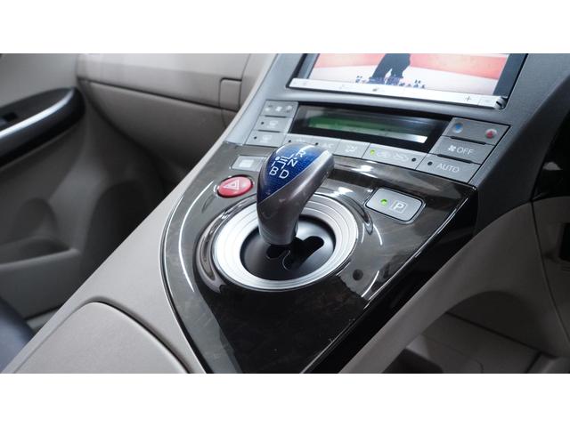 プリウス Ｓツーリングセレクション・マイコーデ　禁煙車　純正８インチＨＤＤナビ　フルセグＴＶ　ＣＤ／ＤＶＤ再生　Ｂｌｕｅｔｏｏｔｈ接続　バックカメラ　スマートキー　プッシュスタート　カーテンエアバック＆サイドエアバック　マイコーデ専用内装カラー（28枚目）