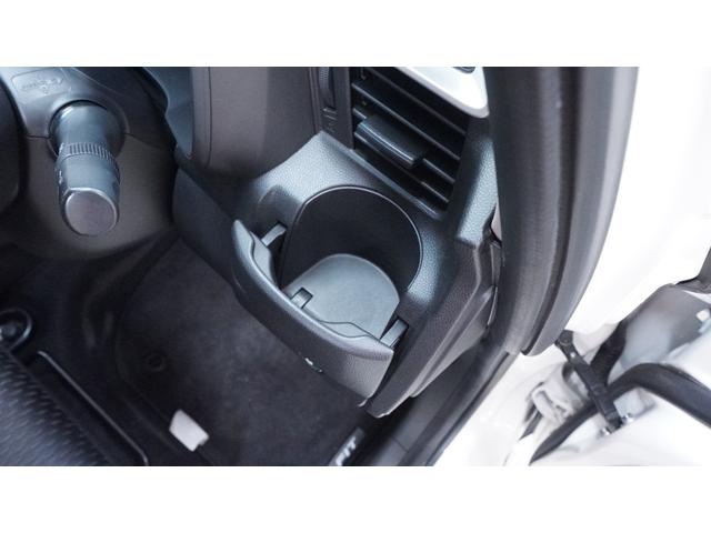 フィットハイブリッド Lパッケージ 社外ナビ フルセグTV CD/DVD再生 Bluetooth接続 バックカメラ 運転席用i-SRSエアバッグシステム&助手席用SRSエアバッグシステム LEDヘッドライト AUTOライト(17枚目)