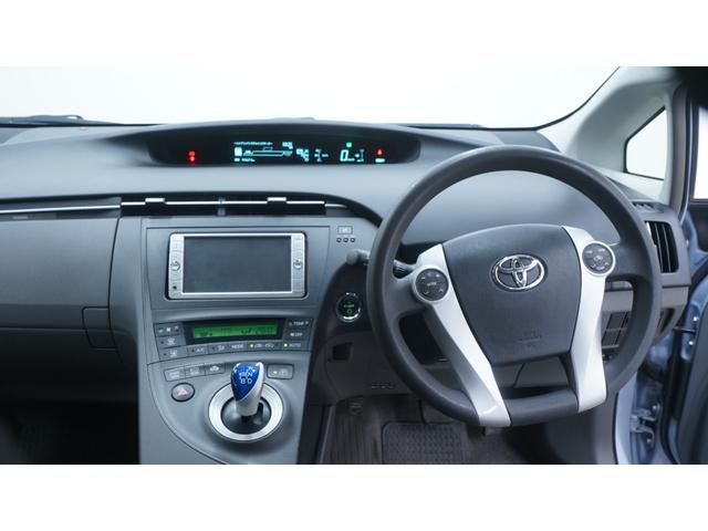プリウス 　スマートキー　プッシュスタート　ステアリングスイッチ　ＡＵＴＯエアコン　ＡＵＴＯライト　電動格納ドアミラーウィンカー　ＯＰフォグライト　ＥＴＣ　社外１５インチアルミ（3枚目）