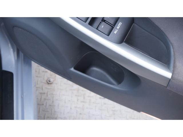 プリウス 　スマートキー　プッシュスタート　ステアリングスイッチ　ＡＵＴＯエアコン　ＡＵＴＯライト　電動格納ドアミラーウィンカー　ＯＰフォグライト　ＥＴＣ　社外１５インチアルミ（12枚目）