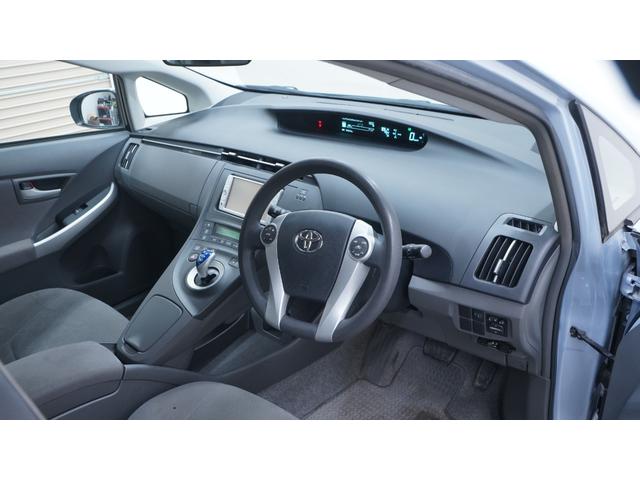 プリウス 　スマートキー　プッシュスタート　ステアリングスイッチ　ＡＵＴＯエアコン　ＡＵＴＯライト　電動格納ドアミラーウィンカー　ＯＰフォグライト　ＥＴＣ　社外１５インチアルミ（14枚目）