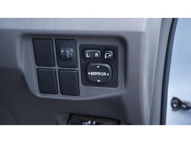 プリウス 　スマートキー　プッシュスタート　ステアリングスイッチ　ＡＵＴＯエアコン　ＡＵＴＯライト　電動格納ドアミラーウィンカー　ＯＰフォグライト　ＥＴＣ　社外１５インチアルミ（17枚目）
