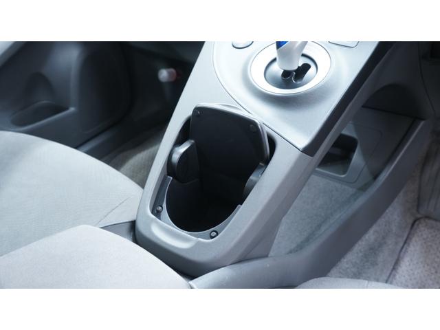 プリウス 　スマートキー　プッシュスタート　ステアリングスイッチ　ＡＵＴＯエアコン　ＡＵＴＯライト　電動格納ドアミラーウィンカー　ＯＰフォグライト　ＥＴＣ　社外１５インチアルミ（24枚目）