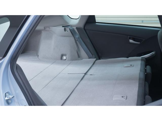 プリウス 　スマートキー　プッシュスタート　ステアリングスイッチ　ＡＵＴＯエアコン　ＡＵＴＯライト　電動格納ドアミラーウィンカー　ＯＰフォグライト　ＥＴＣ　社外１５インチアルミ（38枚目）