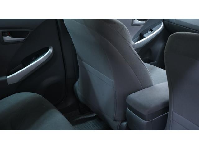 プリウス 　スマートキー　プッシュスタート　ステアリングスイッチ　ＡＵＴＯエアコン　ＡＵＴＯライト　電動格納ドアミラーウィンカー　ＯＰフォグライト　ＥＴＣ　社外１５インチアルミ（39枚目）