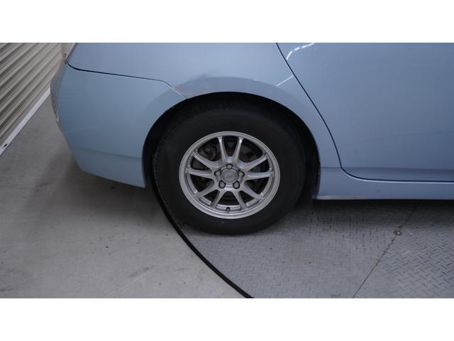 プリウス 　スマートキー　プッシュスタート　ステアリングスイッチ　ＡＵＴＯエアコン　ＡＵＴＯライト　電動格納ドアミラーウィンカー　ＯＰフォグライト　ＥＴＣ　社外１５インチアルミ（48枚目）