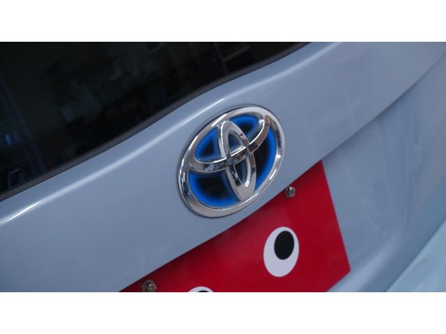 プリウス 　スマートキー　プッシュスタート　ステアリングスイッチ　ＡＵＴＯエアコン　ＡＵＴＯライト　電動格納ドアミラーウィンカー　ＯＰフォグライト　ＥＴＣ　社外１５インチアルミ（61枚目）