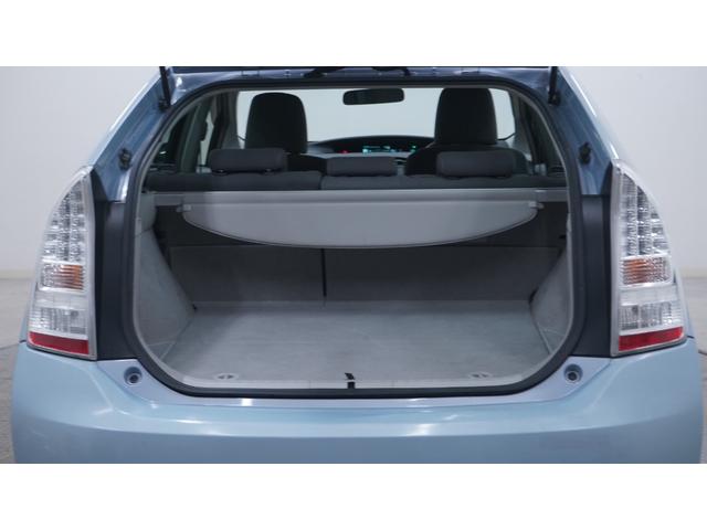 プリウス 　スマートキー　プッシュスタート　ステアリングスイッチ　ＡＵＴＯエアコン　ＡＵＴＯライト　電動格納ドアミラーウィンカー　ＯＰフォグライト　ＥＴＣ　社外１５インチアルミ（64枚目）