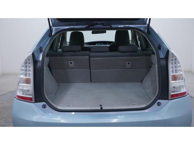 プリウス 　スマートキー　プッシュスタート　ステアリングスイッチ　ＡＵＴＯエアコン　ＡＵＴＯライト　電動格納ドアミラーウィンカー　ＯＰフォグライト　ＥＴＣ　社外１５インチアルミ（66枚目）