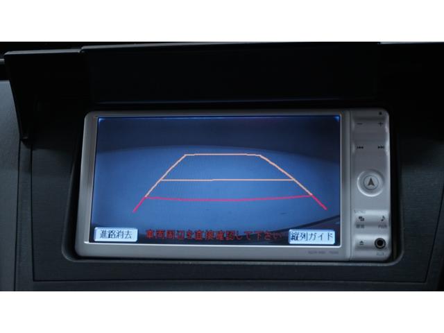 プリウス Ｓ　禁煙車　ワンオーナー　純正ナビ　地デジＴＶ　バックカメラ　スマートキー　電格ドアミラーウィンカー　社外１５インチアルミホイール　後席アームレスト兼用ドリンクホルダー　ＯＰフォグランプ　ビルトインＥＴＣ（8枚目）