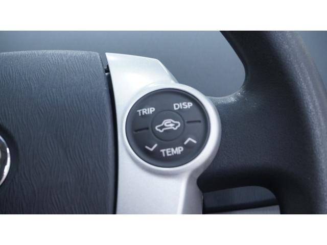 プリウス Ｓ　禁煙車　ワンオーナー　純正ナビ　地デジＴＶ　バックカメラ　スマートキー　電格ドアミラーウィンカー　社外１５インチアルミホイール　後席アームレスト兼用ドリンクホルダー　ＯＰフォグランプ　ビルトインＥＴＣ（10枚目）