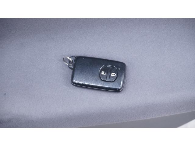 プリウス Ｓ　禁煙車　ワンオーナー　純正ナビ　地デジＴＶ　バックカメラ　スマートキー　電格ドアミラーウィンカー　社外１５インチアルミホイール　後席アームレスト兼用ドリンクホルダー　ＯＰフォグランプ　ビルトインＥＴＣ（16枚目）
