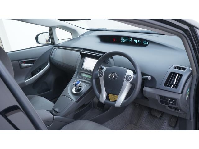 プリウス Ｓ　禁煙車　ワンオーナー　純正ナビ　地デジＴＶ　バックカメラ　スマートキー　電格ドアミラーウィンカー　社外１５インチアルミホイール　後席アームレスト兼用ドリンクホルダー　ＯＰフォグランプ　ビルトインＥＴＣ（17枚目）