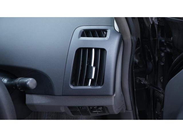 プリウス Ｓ　禁煙車　ワンオーナー　純正ナビ　地デジＴＶ　バックカメラ　スマートキー　電格ドアミラーウィンカー　社外１５インチアルミホイール　後席アームレスト兼用ドリンクホルダー　ＯＰフォグランプ　ビルトインＥＴＣ（19枚目）