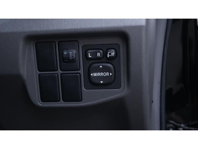 プリウス Ｓ　禁煙車　ワンオーナー　純正ナビ　地デジＴＶ　バックカメラ　スマートキー　電格ドアミラーウィンカー　社外１５インチアルミホイール　後席アームレスト兼用ドリンクホルダー　ＯＰフォグランプ　ビルトインＥＴＣ（20枚目）