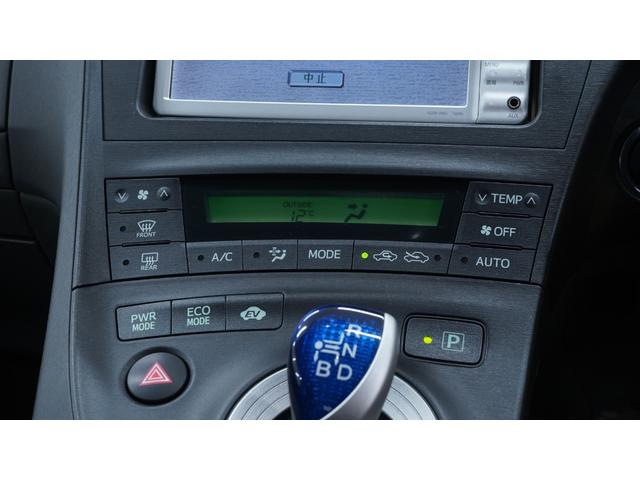 プリウス Ｓ　禁煙車　ワンオーナー　純正ナビ　地デジＴＶ　バックカメラ　スマートキー　電格ドアミラーウィンカー　社外１５インチアルミホイール　後席アームレスト兼用ドリンクホルダー　ＯＰフォグランプ　ビルトインＥＴＣ（27枚目）