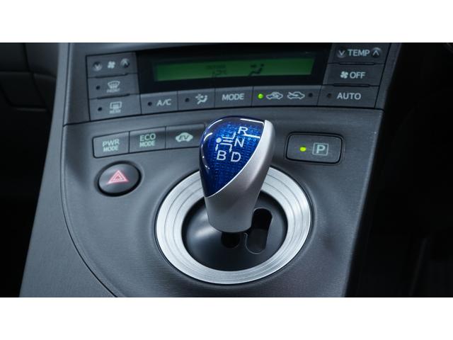 プリウス Ｓ　禁煙車　ワンオーナー　純正ナビ　地デジＴＶ　バックカメラ　スマートキー　電格ドアミラーウィンカー　社外１５インチアルミホイール　後席アームレスト兼用ドリンクホルダー　ＯＰフォグランプ　ビルトインＥＴＣ（28枚目）