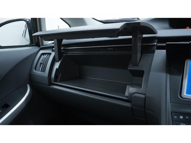 プリウス Ｓ　禁煙車　ワンオーナー　純正ナビ　地デジＴＶ　バックカメラ　スマートキー　電格ドアミラーウィンカー　社外１５インチアルミホイール　後席アームレスト兼用ドリンクホルダー　ＯＰフォグランプ　ビルトインＥＴＣ（34枚目）