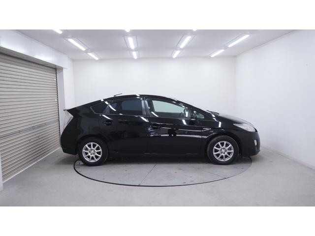 プリウス Ｓ　禁煙車　ワンオーナー　純正ナビ　地デジＴＶ　バックカメラ　スマートキー　電格ドアミラーウィンカー　社外１５インチアルミホイール　後席アームレスト兼用ドリンクホルダー　ＯＰフォグランプ　ビルトインＥＴＣ（48枚目）