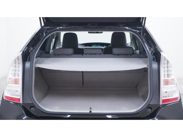プリウス Ｓ　禁煙車　ワンオーナー　純正ナビ　地デジＴＶ　バックカメラ　スマートキー　電格ドアミラーウィンカー　社外１５インチアルミホイール　後席アームレスト兼用ドリンクホルダー　ＯＰフォグランプ　ビルトインＥＴＣ（72枚目）
