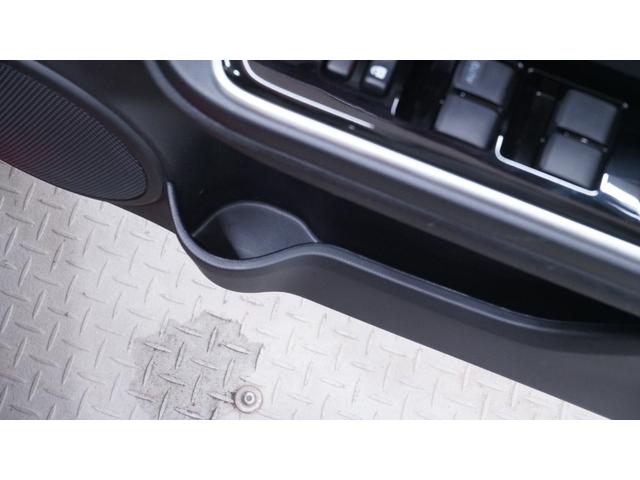 アクア Ｇソフトレザーセレクション　禁煙車　後期　純正ナビ　フルセグＴＶ　Ｂｌｕｅｔｏｏｔｈ　バックカメラ　スマートキー　マルチインフォメーションＤ　ＬＥＤヘッドライト　ＡＵＴＯハイビーム　衝突被害軽減ブレーキ　車線逸脱警報　ＥＴＣ（13枚目）