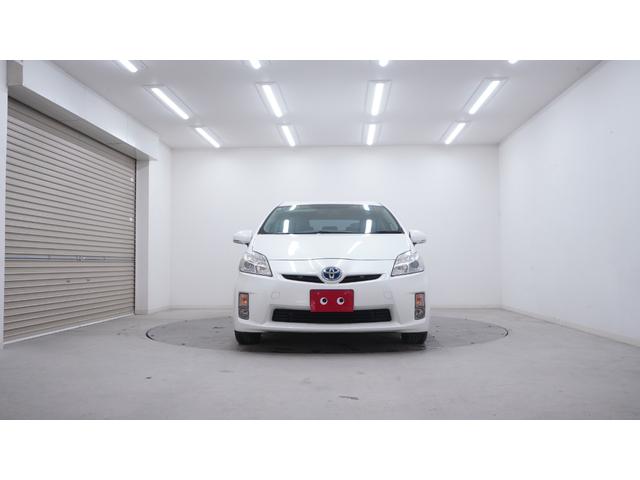 プリウス Ｓ　社外ナビ　フルセグＴＶ　ＣＤ／ＤＶＤ　Ｂｌｕｅｔｏｏｔｈ　バックカメラ　スマートキー　クルーズコントロール　ＡＵＴＯライト　ＡＵＴＯエアコン　ステアリングスイッチ　電動格納ドアミラーウィンカー　ＥＴＣ（2枚目）