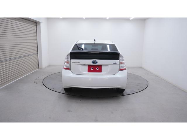 プリウス Ｓ　社外ナビ　フルセグＴＶ　ＣＤ／ＤＶＤ　Ｂｌｕｅｔｏｏｔｈ　バックカメラ　スマートキー　クルーズコントロール　ＡＵＴＯライト　ＡＵＴＯエアコン　ステアリングスイッチ　電動格納ドアミラーウィンカー　ＥＴＣ（3枚目）