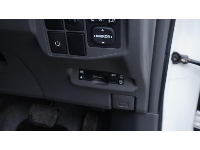 プリウス Ｓ　社外ナビ　フルセグＴＶ　ＣＤ／ＤＶＤ　Ｂｌｕｅｔｏｏｔｈ　バックカメラ　スマートキー　クルーズコントロール　ＡＵＴＯライト　ＡＵＴＯエアコン　ステアリングスイッチ　電動格納ドアミラーウィンカー　ＥＴＣ（9枚目）