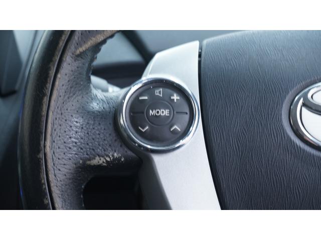 プリウス Ｓ　社外ナビ　フルセグＴＶ　ＣＤ／ＤＶＤ　Ｂｌｕｅｔｏｏｔｈ　バックカメラ　スマートキー　クルーズコントロール　ＡＵＴＯライト　ＡＵＴＯエアコン　ステアリングスイッチ　電動格納ドアミラーウィンカー　ＥＴＣ（10枚目）