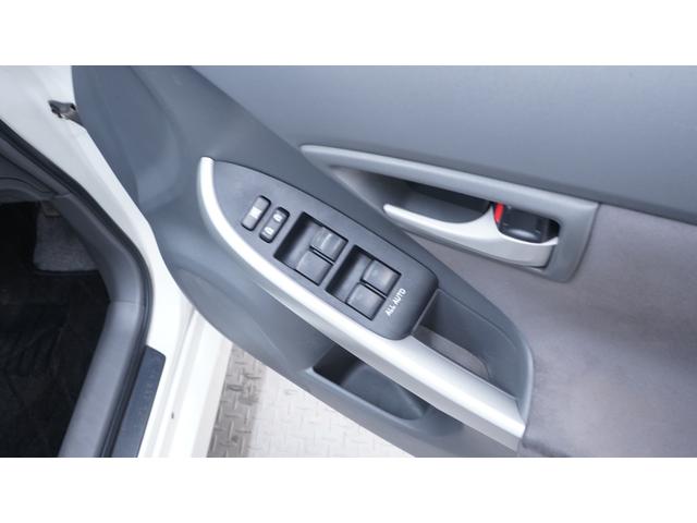 プリウス Ｓ　社外ナビ　フルセグＴＶ　ＣＤ／ＤＶＤ　Ｂｌｕｅｔｏｏｔｈ　バックカメラ　スマートキー　クルーズコントロール　ＡＵＴＯライト　ＡＵＴＯエアコン　ステアリングスイッチ　電動格納ドアミラーウィンカー　ＥＴＣ（14枚目）