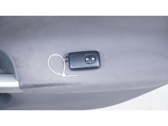 プリウス Ｓ　社外ナビ　フルセグＴＶ　ＣＤ／ＤＶＤ　Ｂｌｕｅｔｏｏｔｈ　バックカメラ　スマートキー　クルーズコントロール　ＡＵＴＯライト　ＡＵＴＯエアコン　ステアリングスイッチ　電動格納ドアミラーウィンカー　ＥＴＣ（16枚目）